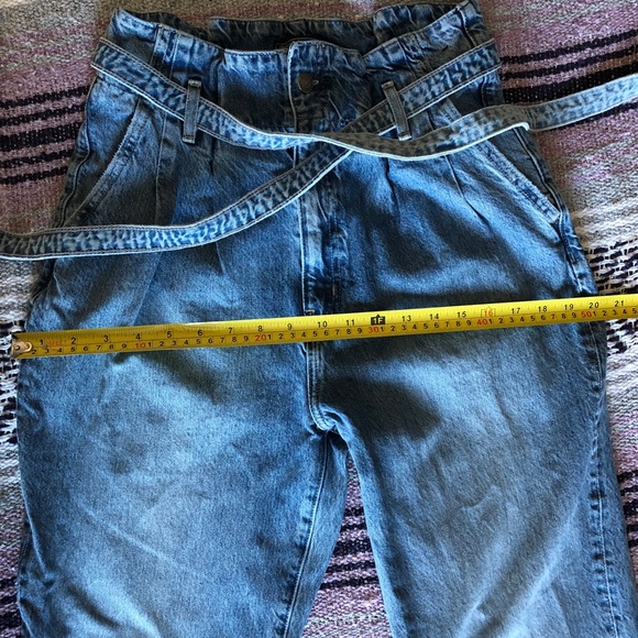 Like-New A&F “Paper Bag” Style Mom Jean, throwback - Picture 6 of 10